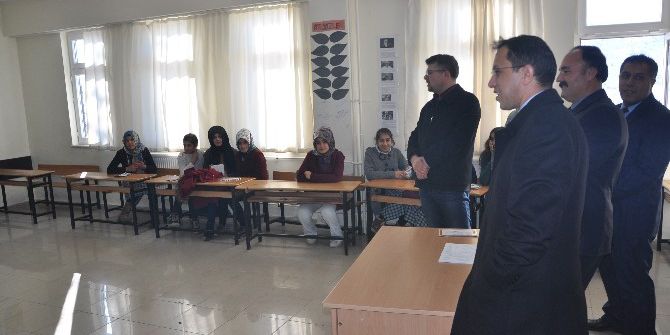 Kaymakam Sağ Karne Dağıttı