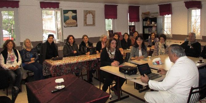 Prof. Dr. Öztek, "Kanser Ve Korunma Yolları" Konferansı Verdi
