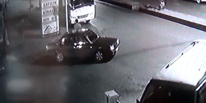 Otomobil Çalmaya Çalışırken Önce Kameralara Sonrada Polise Yakalandılar