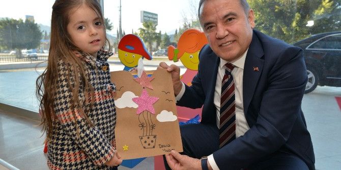 Konyaaltı Belediyesi Kreşleri’nde Karne Heyecanı