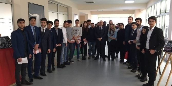Azerbaycanlı Öğrencilerden ‘20 Ocak 1990 Katliamı’ Konulu Fotoğraf Sergisi