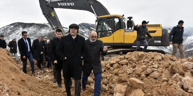 Torul Kalesinde Çevre Düzenlemesi Çalışmaları Başladı