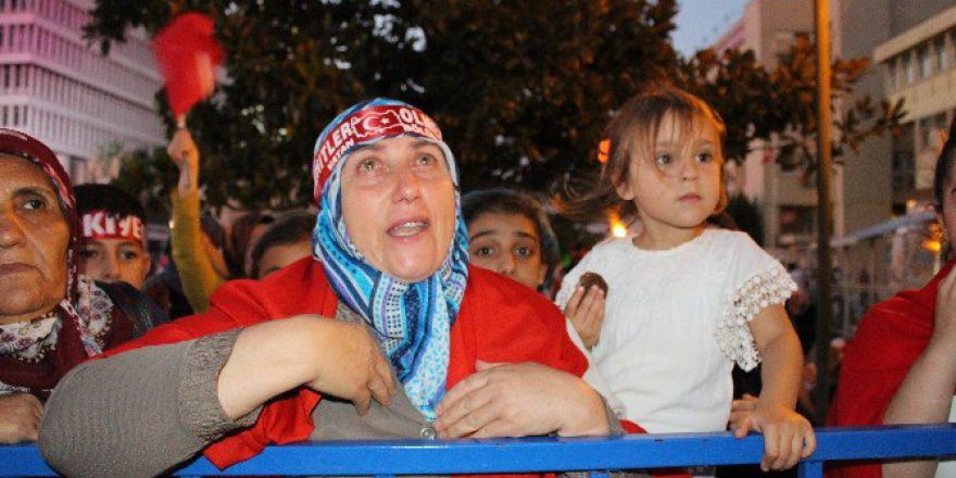 Demokrasi Nöbetinde Kadınlar Meydanlarda