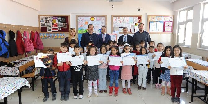 Tahmazoğlu Öğrencilerle Karne Sevincini Paylaştı