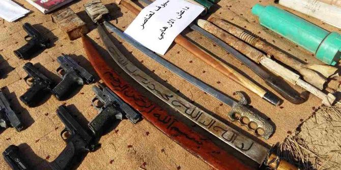 Irak Ordusu Musul’da Deaş’a Ait Mühimmatları Temizliyor