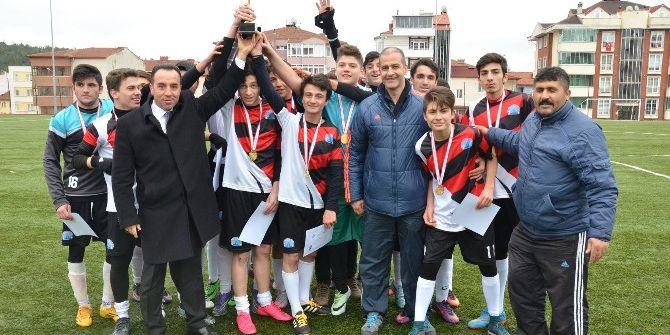 Bilecik’te Okul Sporları Futbol Müsabakaları Sona Erdi