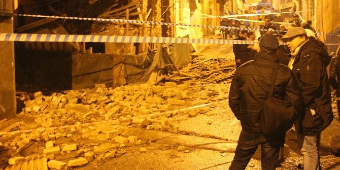 Beyoğlu’nda Metruk Bina Çöktü