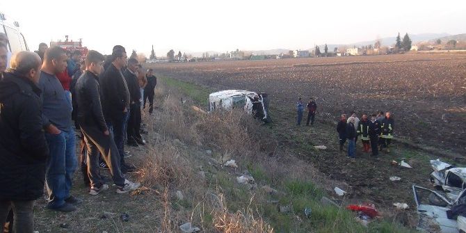 Ambulans İle Otomobil Çarpıştı, Aynı Aileden 5 Kişi Hayatını Kaybetti