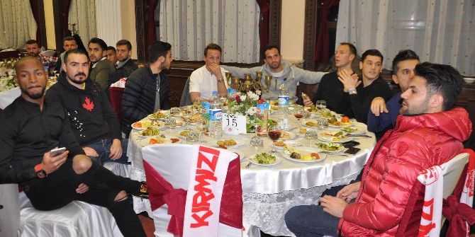 Otyakmaz: "Bize Karşı Kumpas Kuranlar Sanık Durumuna Düştü"