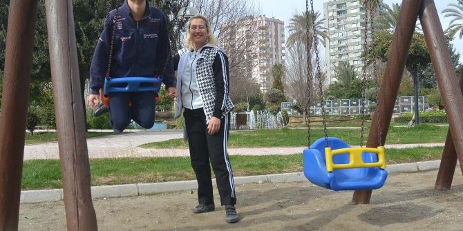 Avukat, Ses Sanatçısı Ve Bestekar Annenin Otistik Oğluyla Örnek Mücadelesi