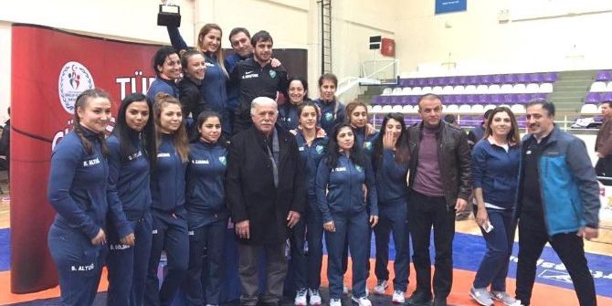 Altınovalı Bayan Güreşçiler Türkiye Şampiyonu