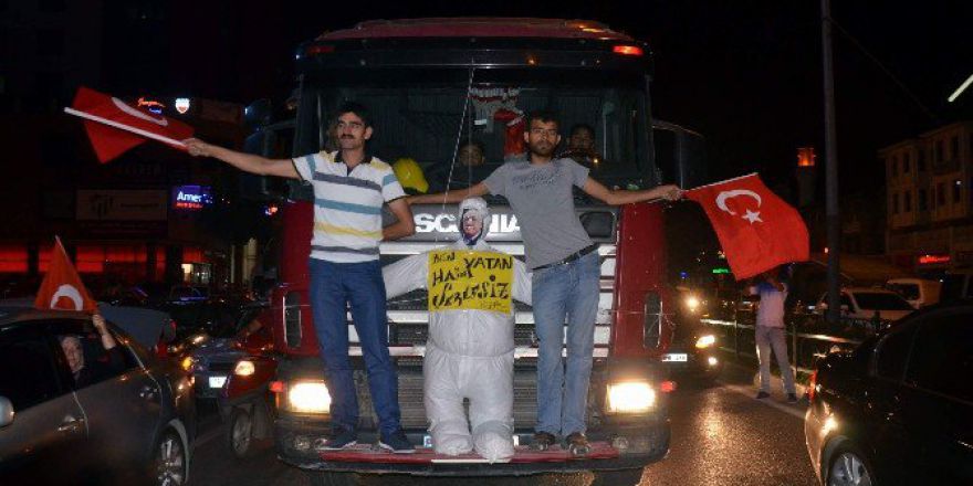 Demokrasi Şöleninde İlginç Görüntü