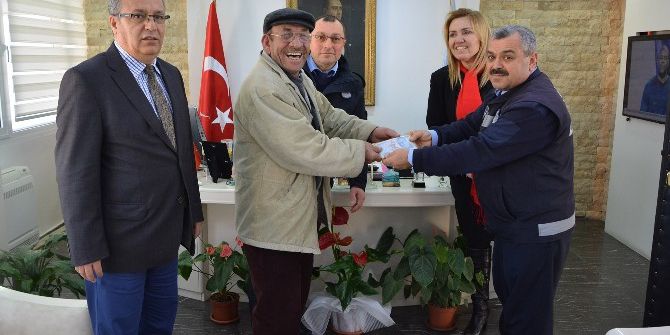 Para Dolu Cüzdanı Zabıta Teslim Etti