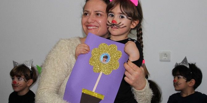 Miniklerin İlk Karne Sevinci