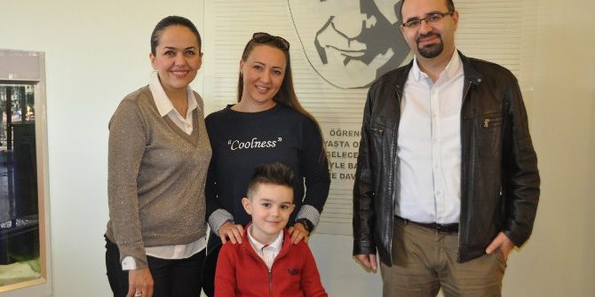 Gkv’li Minik Piyanistten Mini Konser