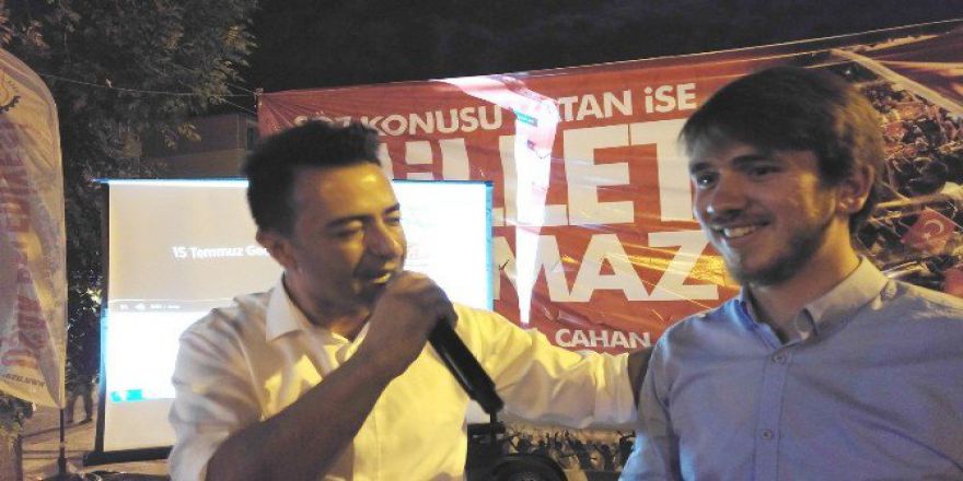 Genç İmamın Okuduğu İstiklal Marşı Duygulandırdı