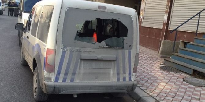 Polis, Esenyurt Saldırganının Attığı Çantayı İnceliyor