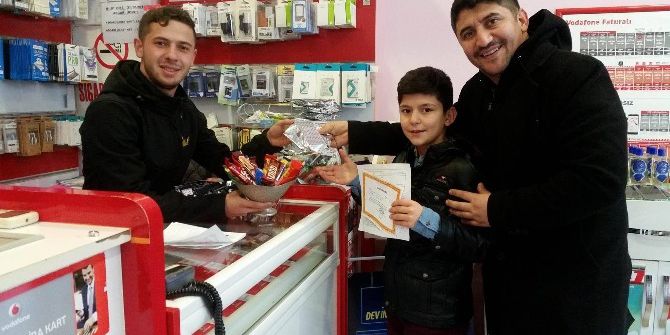 Esnaftan Başarılı Öğrencilere Hediye