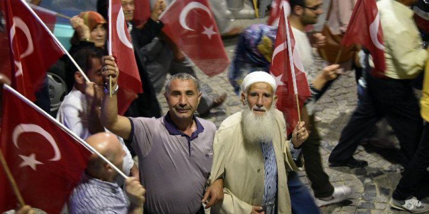 Gümüşhane’de Binlerce Kişinin Katılımıyla ‘Demokrasi Yürüyüşü’ Gerçekleştirildi