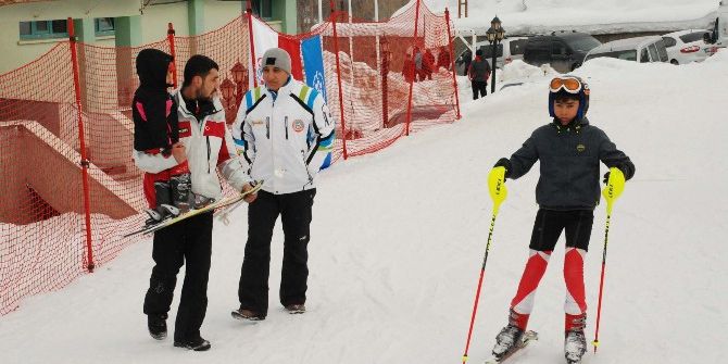 Bitlis’te Temel Eğitim Kampı Açıldı