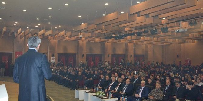 Siirt’te ’15 Temmuz Darbe Girişimi Ve Gençlik’ Konulu Konferans Düzenlendi
