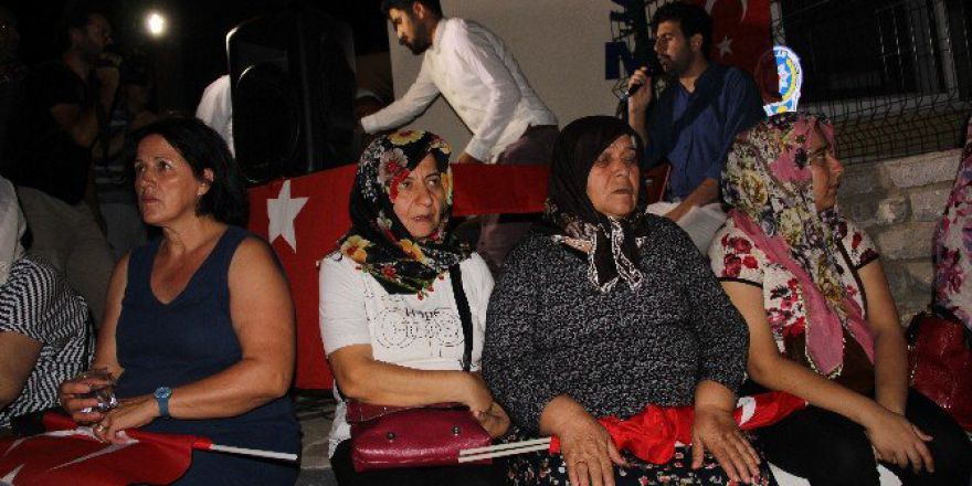 Emniyet Müdürlüğü Önünde Mevlit Okutulup Lokma Dağıtıldı