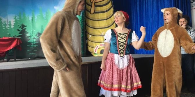 Lapseki’de Çocuklara Özel Tiyatro Gösterisi