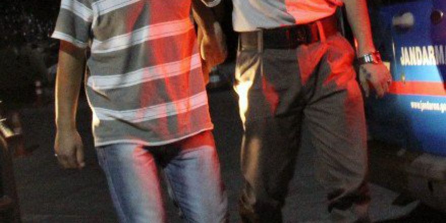 Cemaat Okulunda Evraklar Yakılırken Operasyon