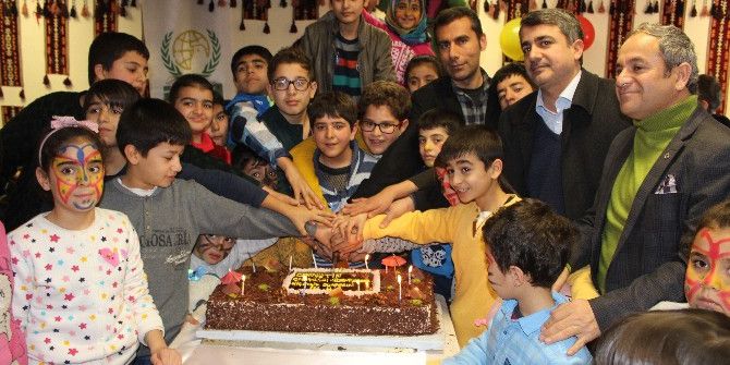 Yetim Çocuklar Karne Şenliği İle Eğlendi