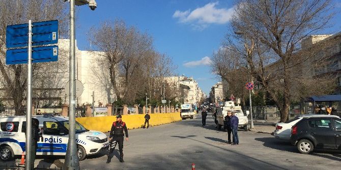 İstanbul Emniyet Müdürlüğü Önünde Silah Sesleri