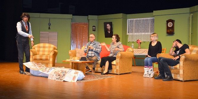 Manavgat’ta ‘Şimdi Ne Olacak’a Tiyatro Oyununa Yoğun İlgi