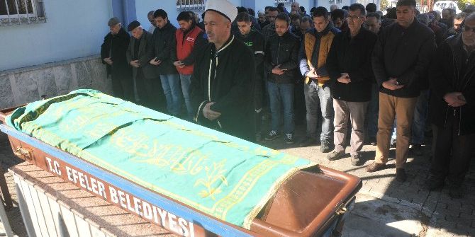 Trafik Magandalarının Başına Tornavida Sapladığı Adam Hayatını Kaybetti