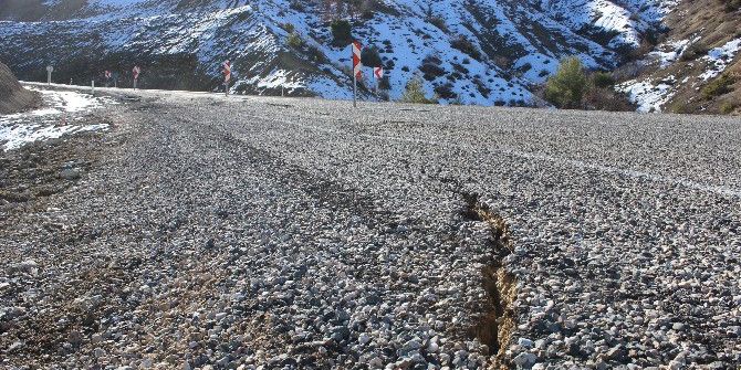 Tut Yolunda Çökme Meydana Geldi