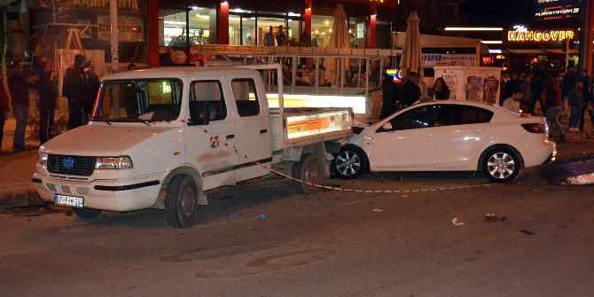 Kamyonlara Çarpan Sürücünün Hastaneye Götürüldüğü Ortaya Çıktı