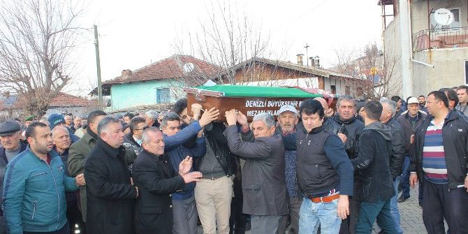 Şizofren Komşusu Tarafından Öldürülen Karı-koca Toprağa Verildi