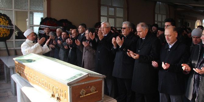 Eski İçişleri Bakanı Efkan Ala Dayısının Cenazesine Katıldı