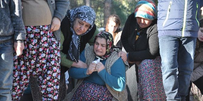 Anne, Baba Ve 3 Çocuğu Yan Yana Defnedildi