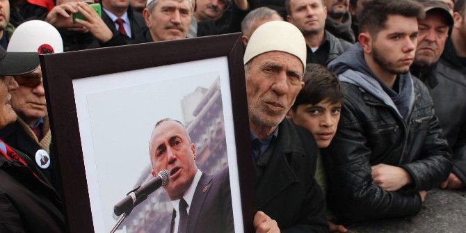 Kosova’da Binlerce Kişi Eski Başbakan Haradinaj’a Destek İçin Yürüdü