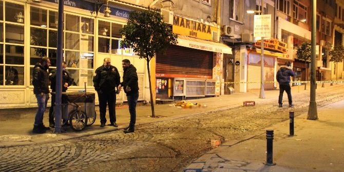 Yakalanma Korkusuyla Polisin Silahını Almaya Çalışan Hırsız Bacağından Vuruldu