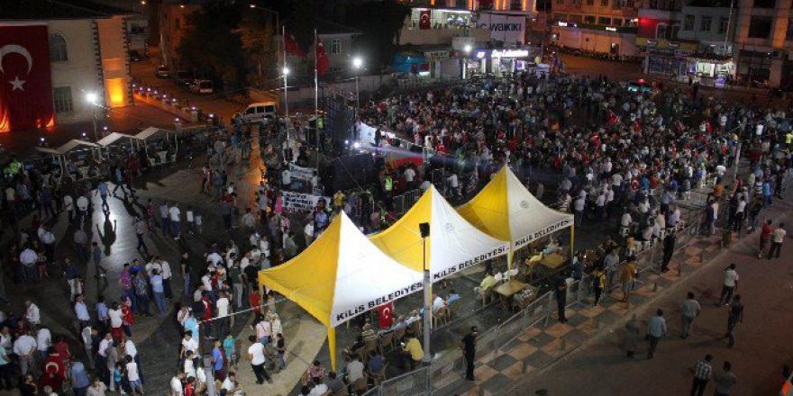 Kilis’te, “Demokrasi Nöbeti” Sürüyor