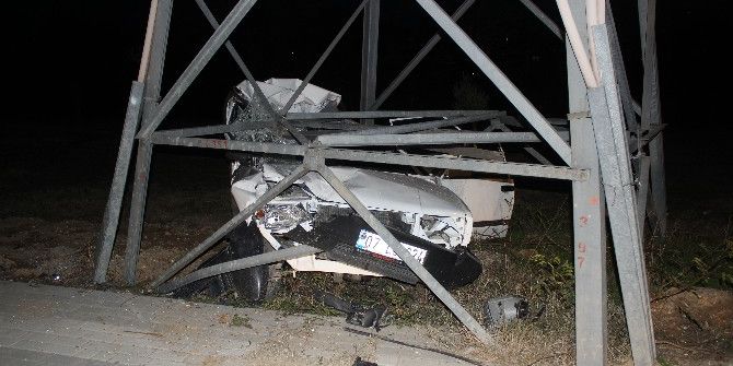 Hurdaya Dönen Araçtan Sağ Kurtuldu