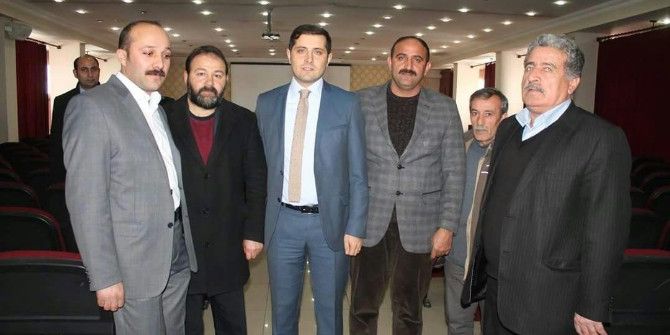 Başkan Vekili Erat Muhtarlarla Bir Araya Geldi