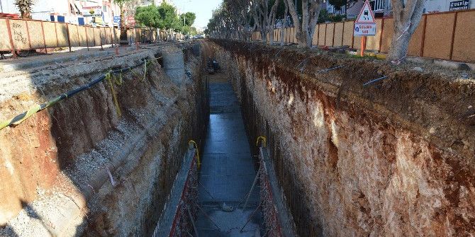 Asat Yağmur Suyu Drenaj Çalışmalarına Devam Ediyor