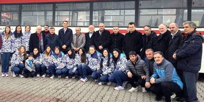 Şampiyon Kadın Güreşçilere Kutlama