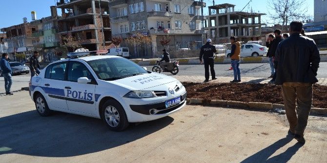 Motosiklet Park Halindeki Minibüse Çarptı: 1 Yaralı