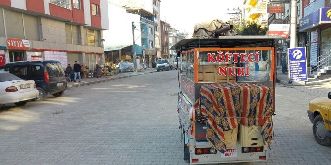 Uşaklı Köfteci Lezzeti Müşterilerinin Ayağına Götürüyor