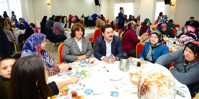 Başkan İmamoğlu, Gürpınarlı Kadınlarla Kahvaltıda Buluştu