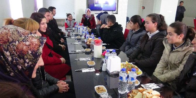 Teog Sınavında Başarılı Olan Öğrencilere Ödül Verildi