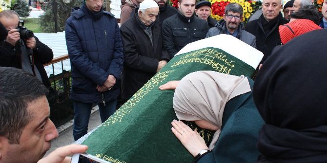 Meral Akşener Ağabeyini Son Yolculuğuna Uğurladı