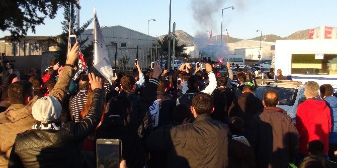 Beşiktaş Taraftarı Takımını Protesto Etti
